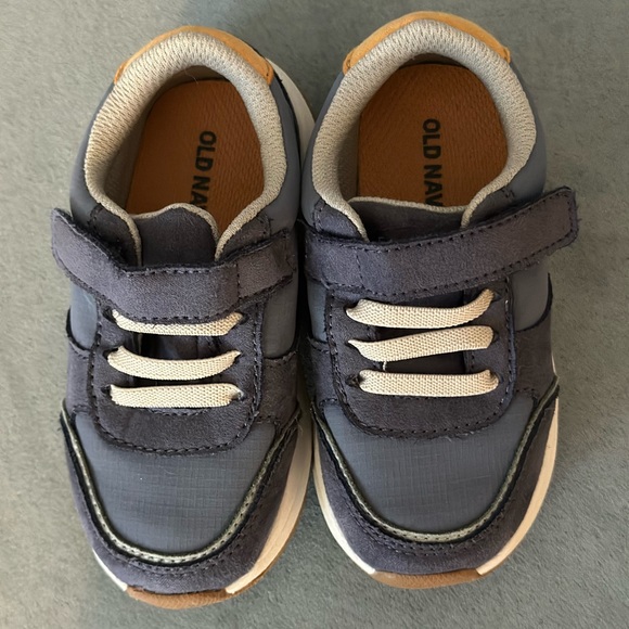 Toddler Running shoes size 7 velcro - Picture 3 of 3